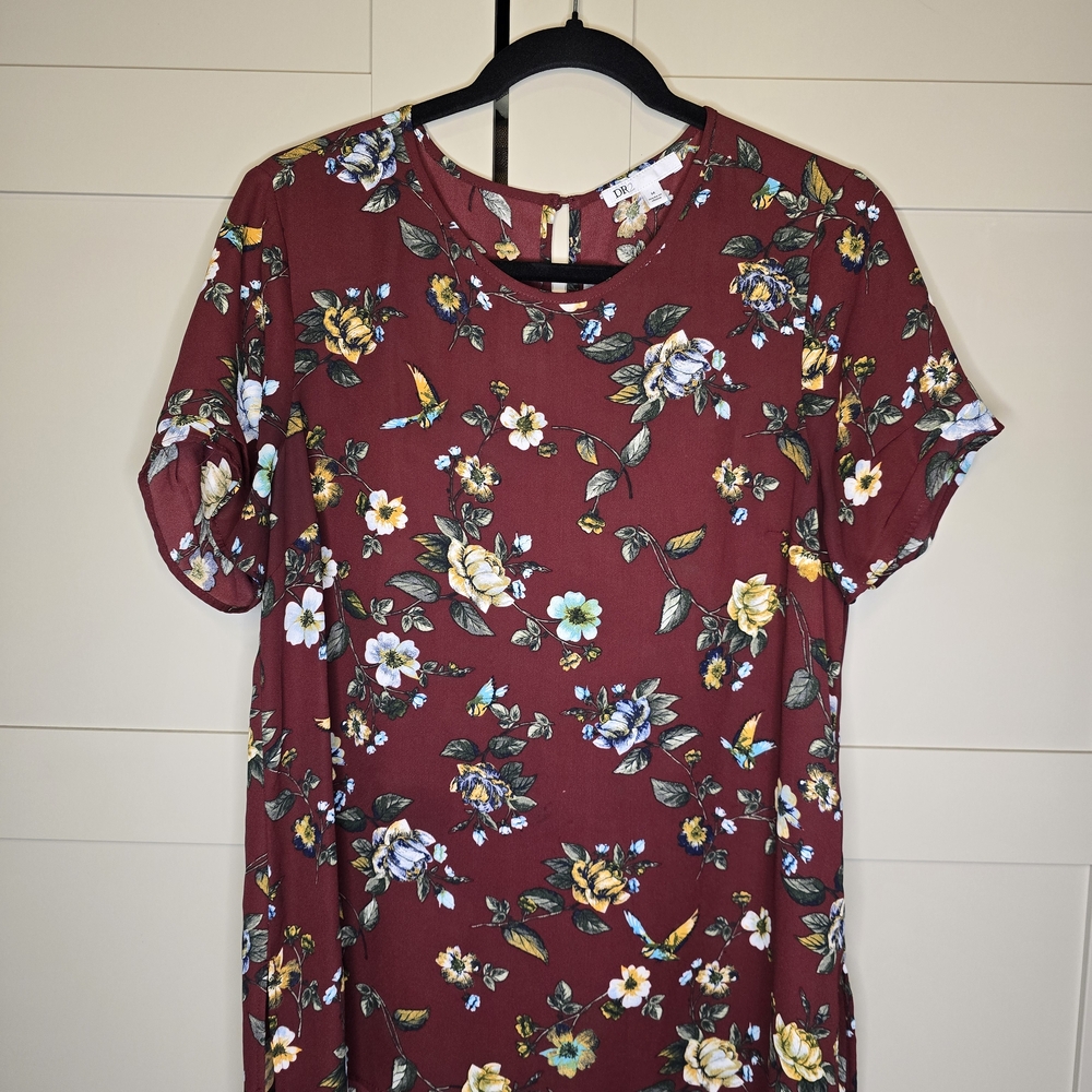 DR2 By Daniel Rainn Burgundy Floral Short Sleeve Top